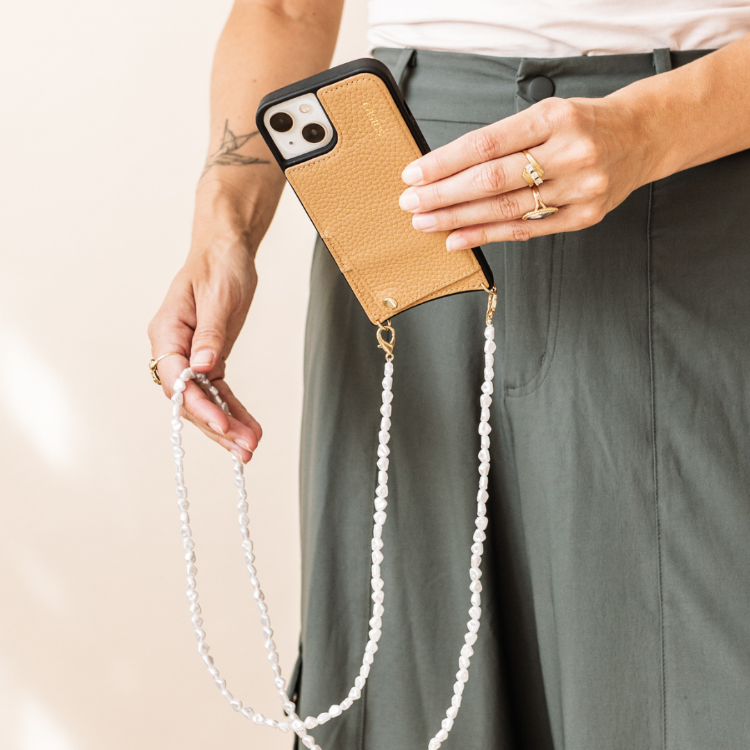 Leather phone case with long pearl cord - Brown