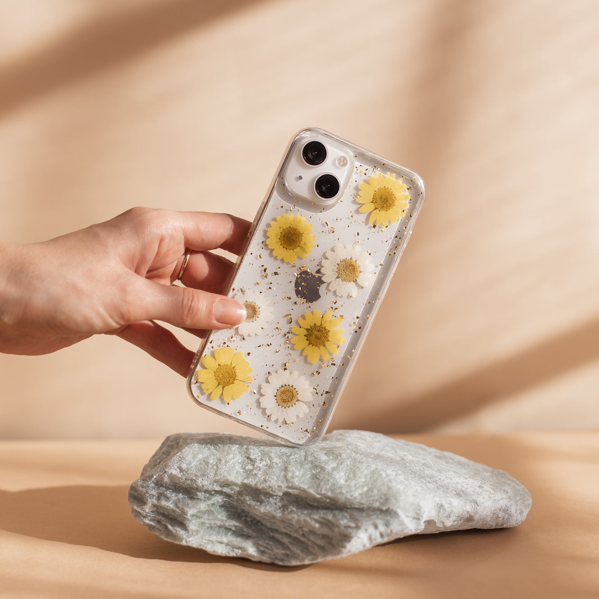 Sanne dried flowers phone case